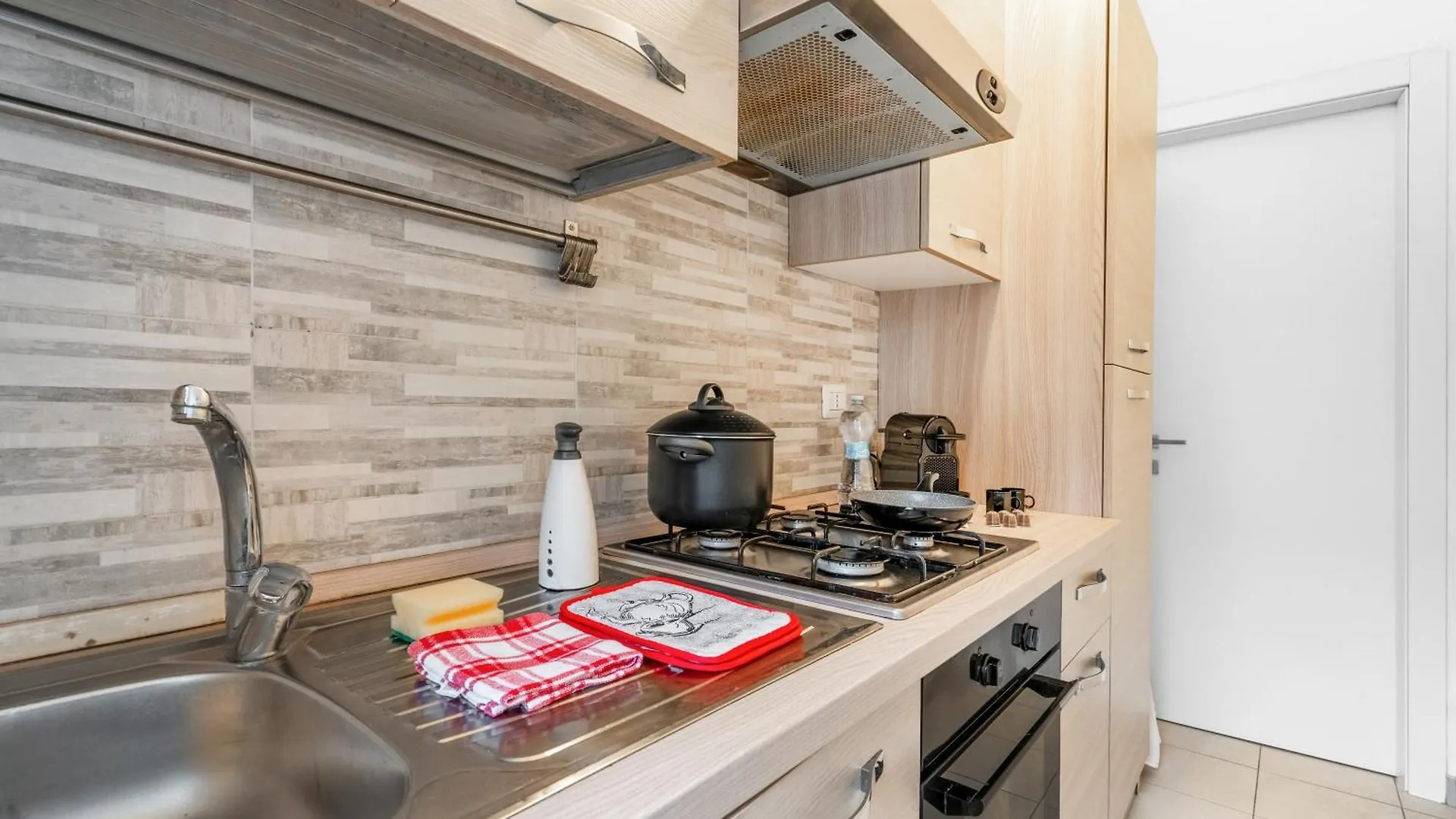 Appartamento Navigli Duomo - Chateau Milan, Metro M2 E Parcheggio Gratuito  Milano