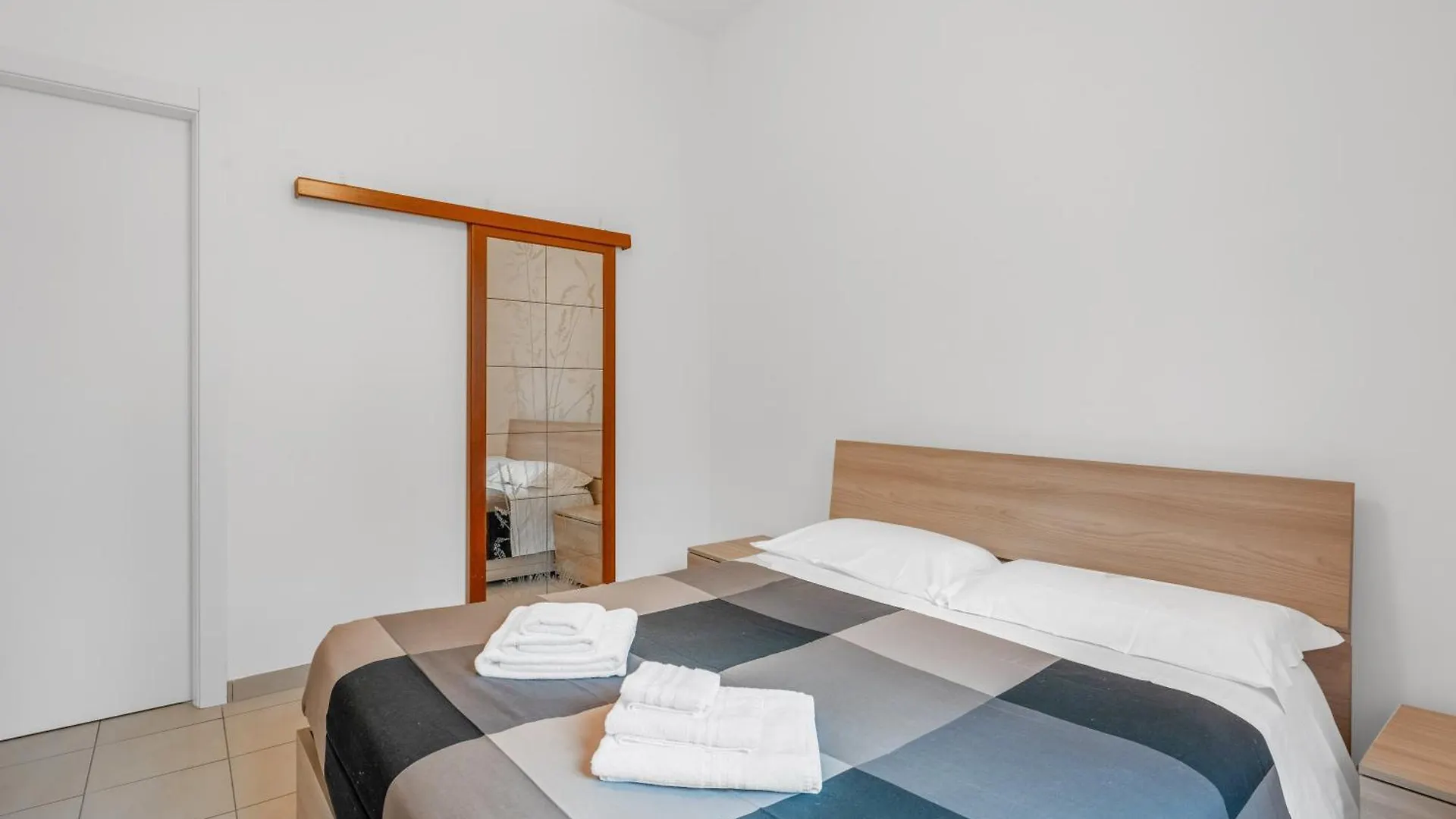 Appartement Navigli Duomo - Chateau Milan, Metro M2 E Parcheggio Gratuito