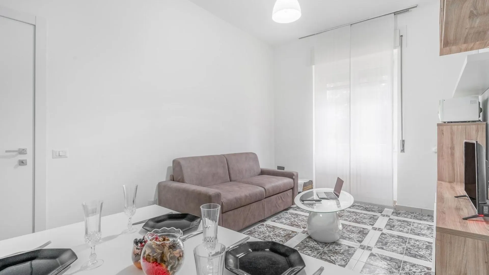 Appartement Navigli Duomo - Chateau Milan, Metro M2 E Parcheggio Gratuito